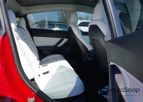 2022 Tesla Model Y Long Range Dual Motor All-Wheel Drive z USA, uszkodzony, nr VIN 7SAYGDEE9NF374421